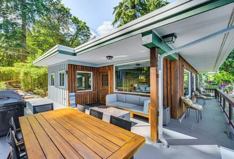 Waterfront Vashon Island Home, Beach Access & View