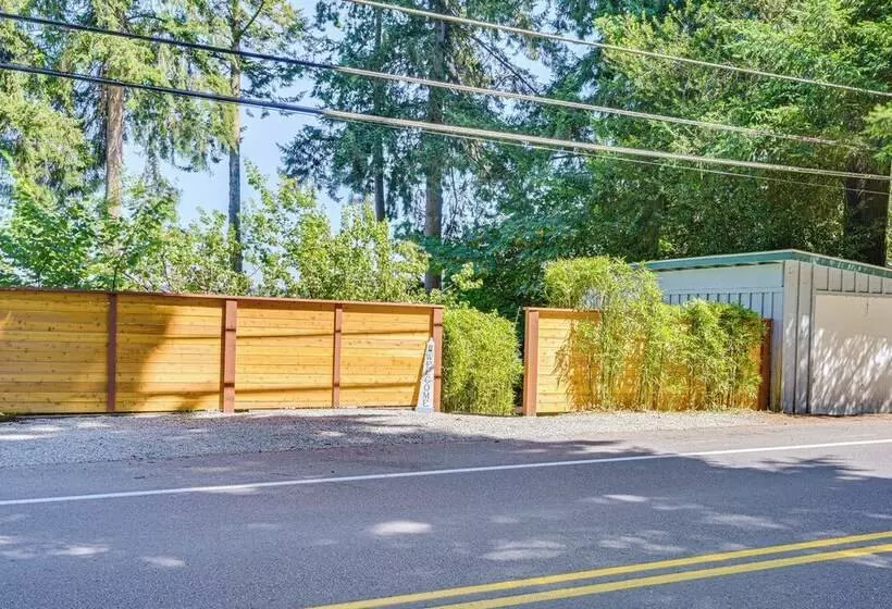 Waterfront Vashon Island Home, Beach Access & View