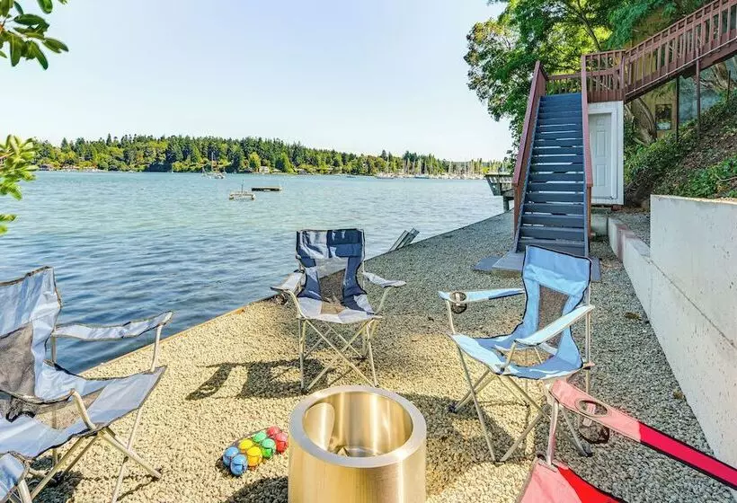 Waterfront Vashon Island Home, Beach Access & View