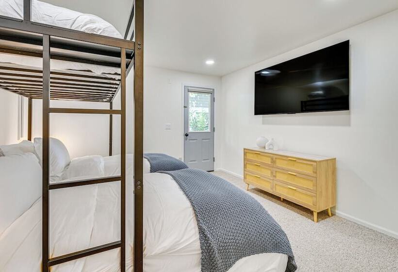 Waterfront Vashon Island Home, Beach Access & View