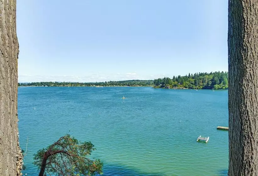 Waterfront Vashon Island Home, Beach Access & View