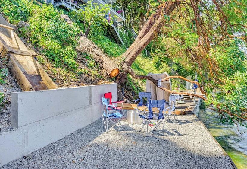 Waterfront Vashon Island Home, Beach Access & View