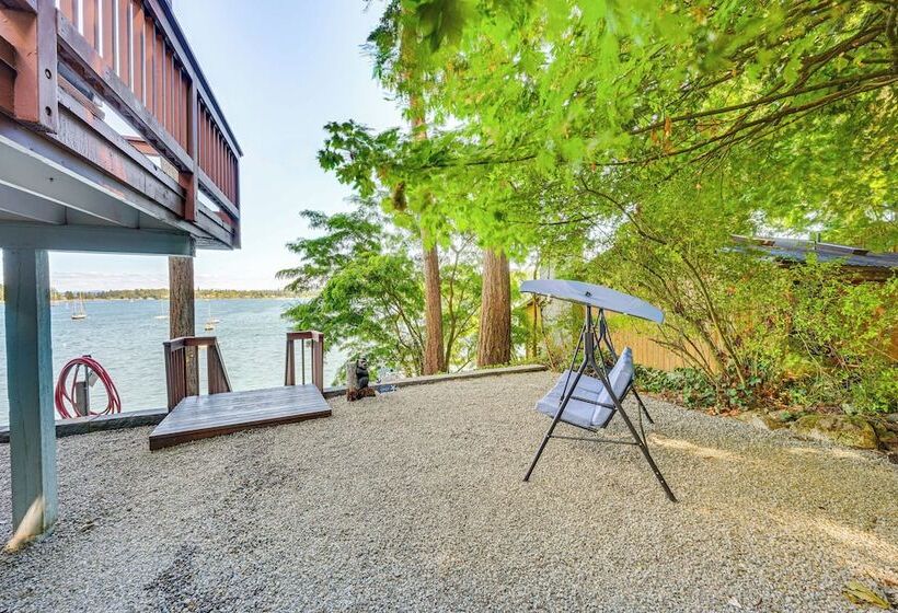 Waterfront Vashon Island Home, Beach Access & View