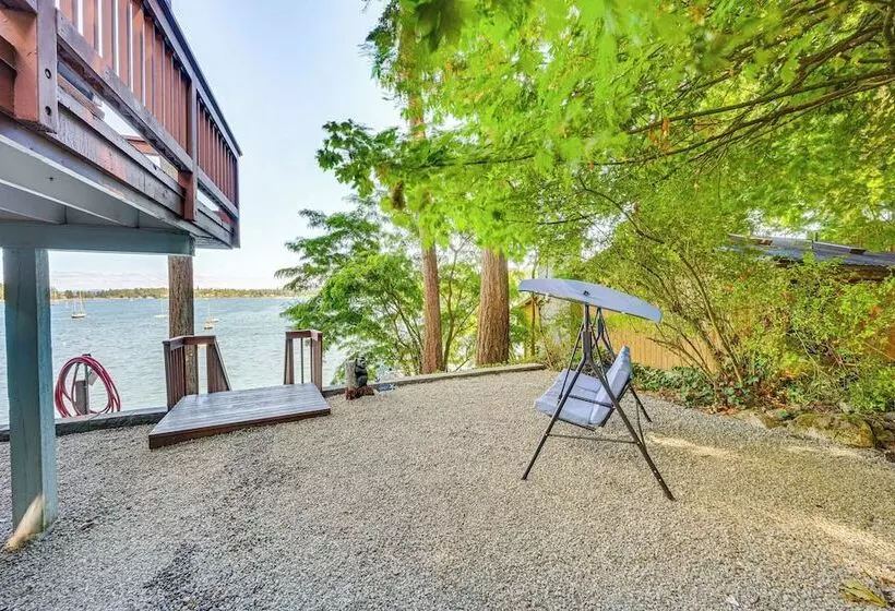 Waterfront Vashon Island Home, Beach Access & View