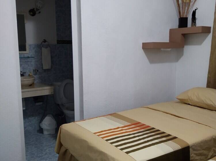 تختخواب و صبحانه Hostal Mimi's Palace