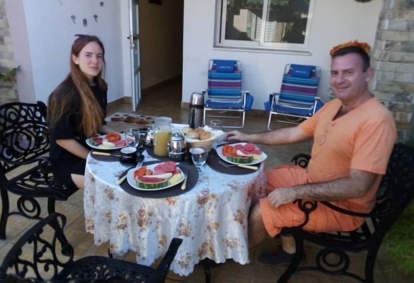 تختخواب و صبحانه Hostal Mimi's Palace