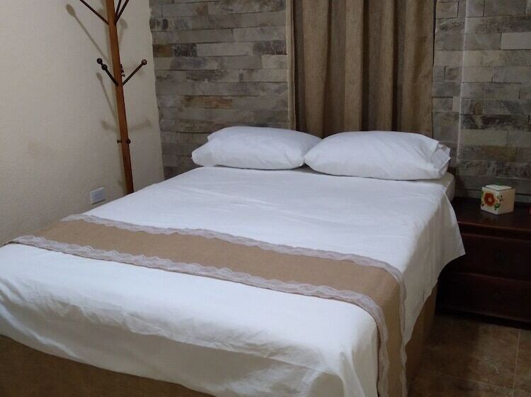 تختخواب و صبحانه Hostal Mimi's Palace