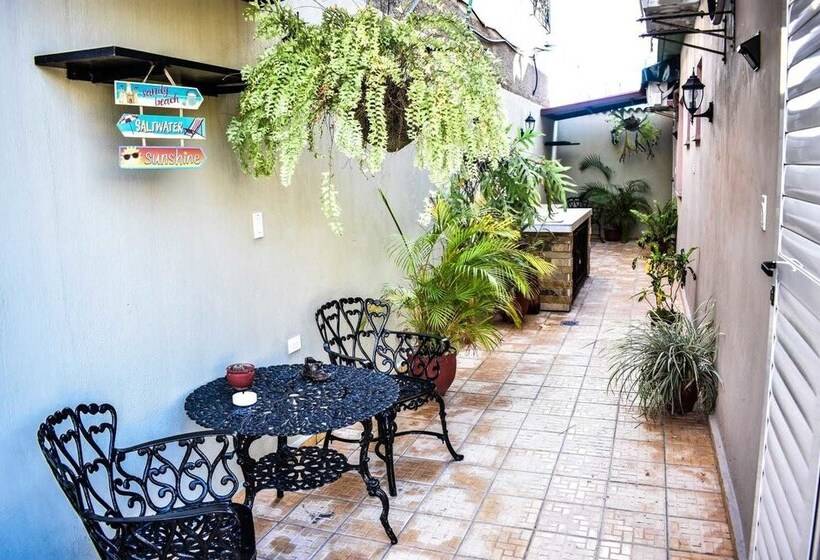 تختخواب و صبحانه Hostal Mimi's Palace