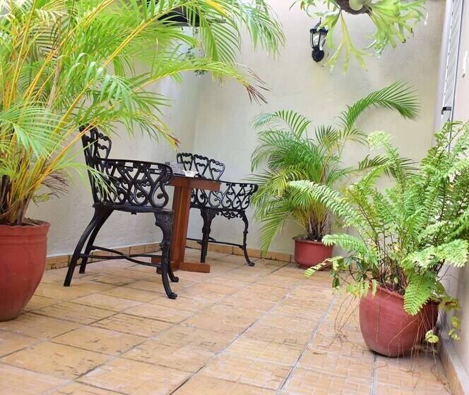 تختخواب و صبحانه Hostal Mimi's Palace