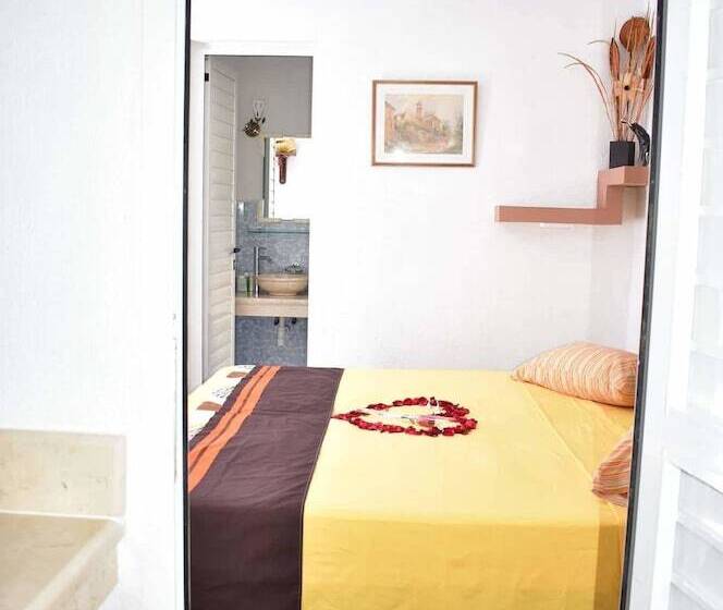 تختخواب و صبحانه Hostal Mimi's Palace