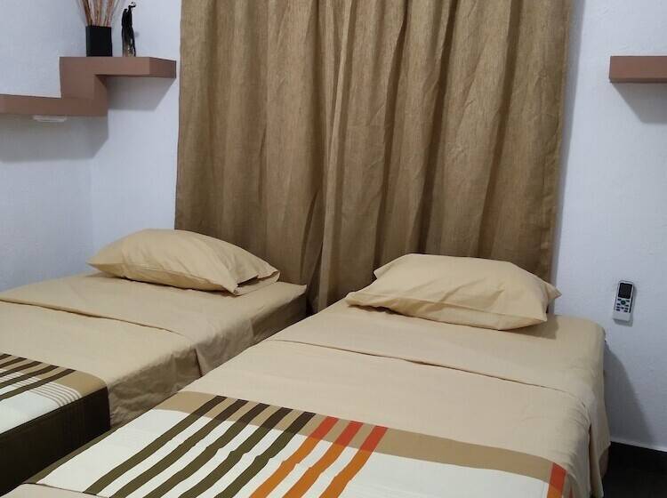 تختخواب و صبحانه Hostal Mimi's Palace