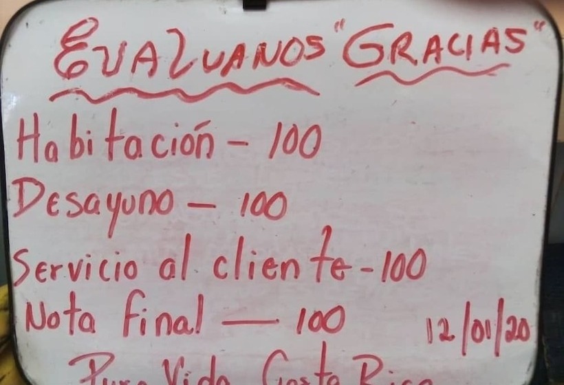 تختخواب و صبحانه Hostal Mimi's Palace