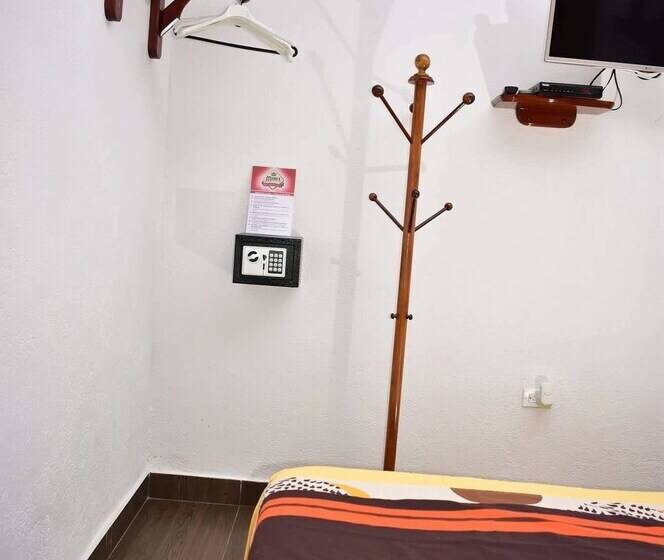 تختخواب و صبحانه Hostal Mimi's Palace