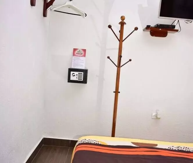 ベッドアンドブレックファースト Hostal Mimi's Palace