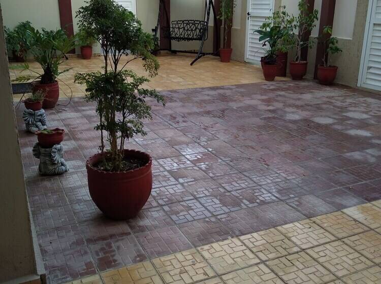 تختخواب و صبحانه Hostal Mimi's Palace