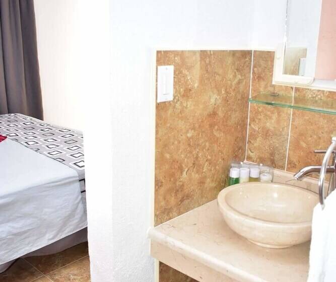 تختخواب و صبحانه Hostal Mimi's Palace