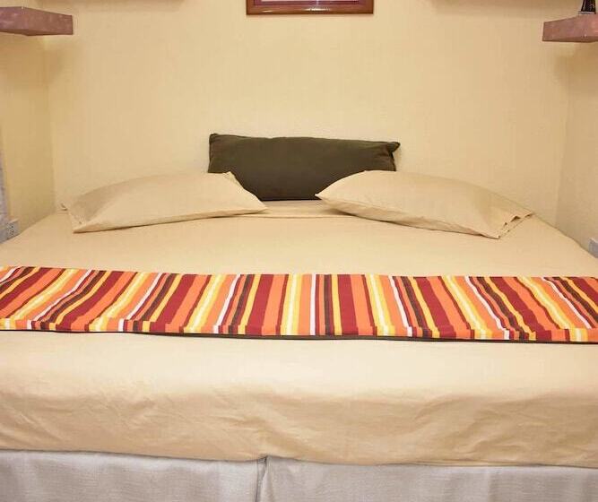 تختخواب و صبحانه Hostal Mimi's Palace