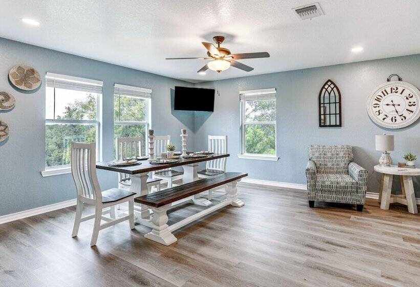 Brownwood Family Home   2 Mi To Public Marina!