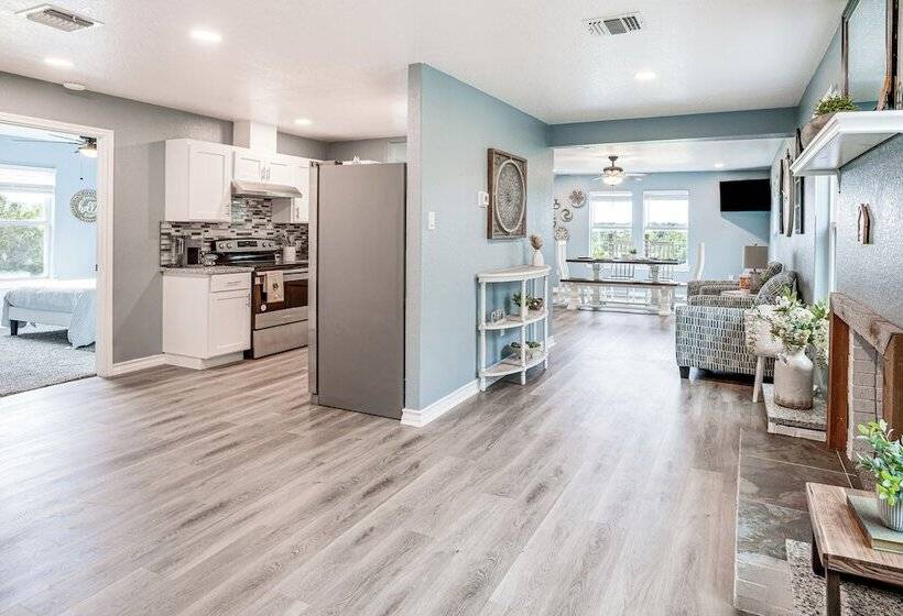 Brownwood Family Home   2 Mi To Public Marina!