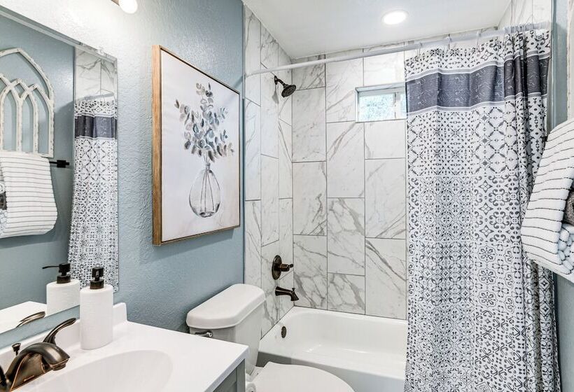 Brownwood Family Home   2 Mi To Public Marina!