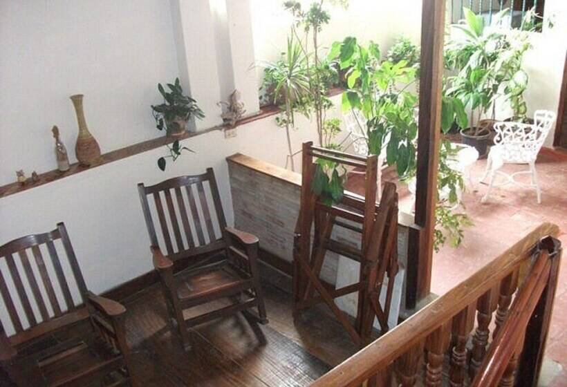 مسافرخانه Casa Rogelio Inchauspi Bastida Trinidad