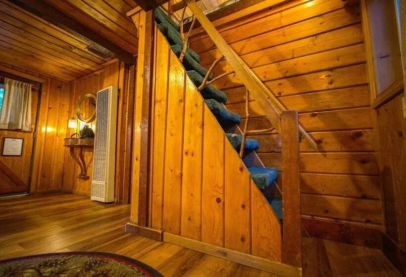 Hotelli Arrowhead Pine Rose Cabins