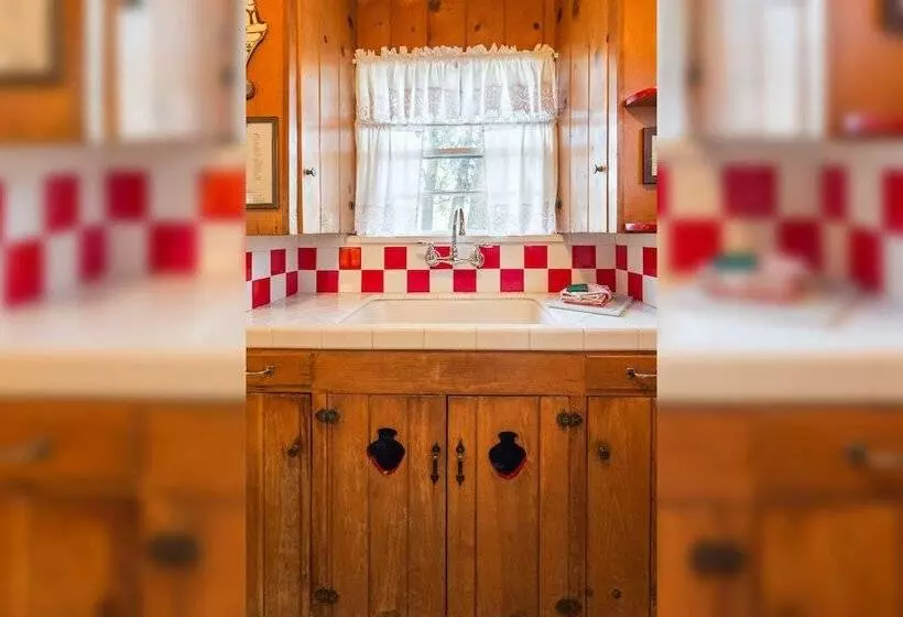 Hotelli Arrowhead Pine Rose Cabins