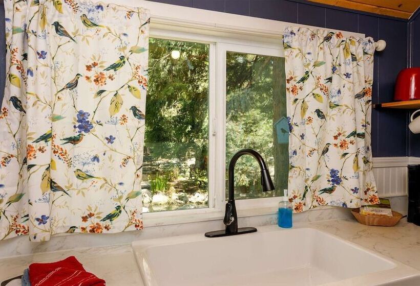 Отель Arrowhead Pine Rose Cabins