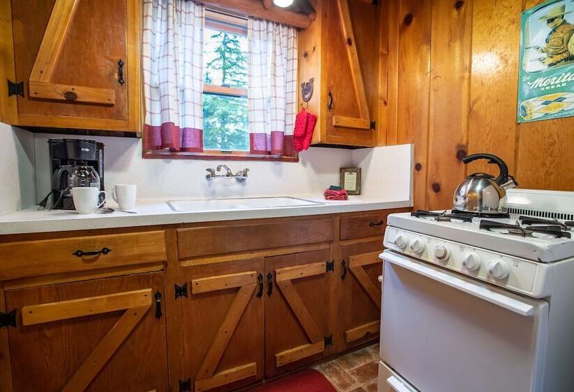 Отель Arrowhead Pine Rose Cabins