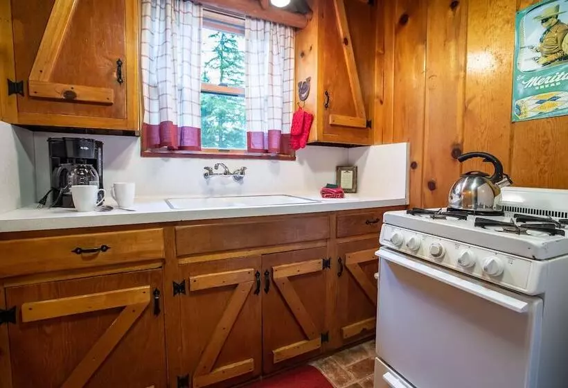 Hotelli Arrowhead Pine Rose Cabins