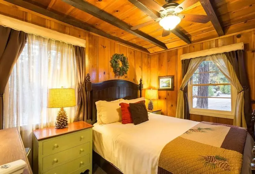 Hotelli Arrowhead Pine Rose Cabins