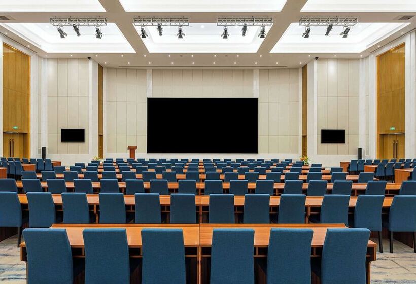 Hilton Brazzaville Les Tours Jumelles Hotel & Residences