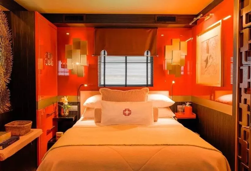 Hotelli House Of Hütter   Floating Home Goldfinger