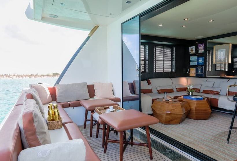 ホテル House Of Hütter Floating Home Goldfinger