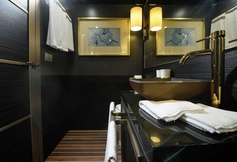 ホテル House Of Hütter Floating Home Goldfinger