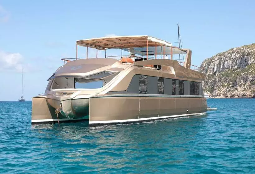 Hotelli House Of Hütter   Floating Home Goldfinger