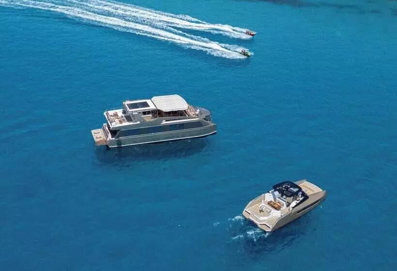 Hotelli House Of Hütter   Floating Home Goldfinger