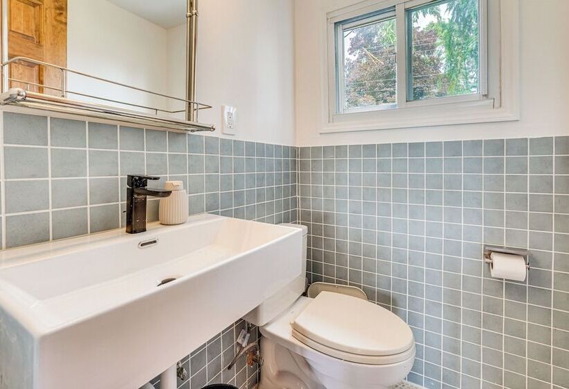 Game Room & Yard: Mid Century Modern Kingston Home