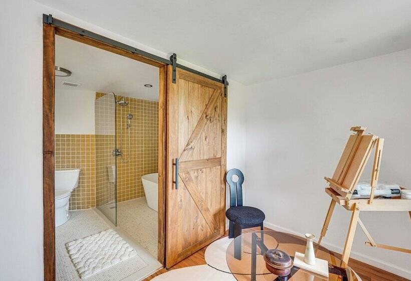 Game Room & Yard: Mid Century Modern Kingston Home