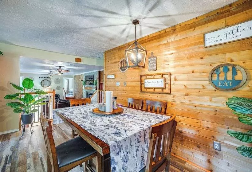 Onalaska Home W/ Game Room, Sunroom & Lake View!