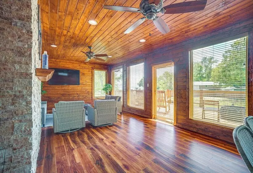 Onalaska Home W/ Game Room, Sunroom & Lake View!