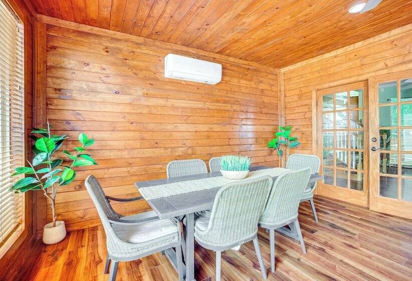 Onalaska Home W/ Game Room, Sunroom & Lake View!