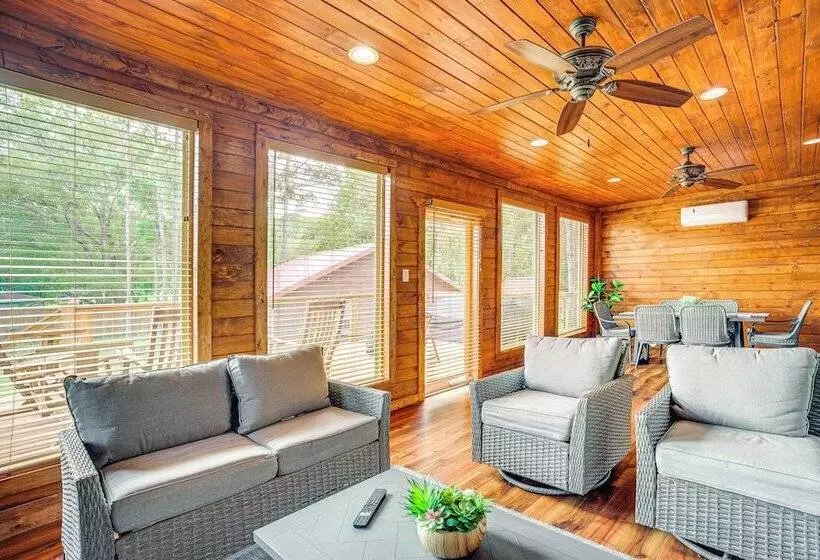 Onalaska Home W/ Game Room, Sunroom & Lake View!