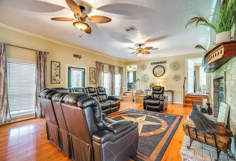 Onalaska Home W/ Game Room, Sunroom & Lake View!
