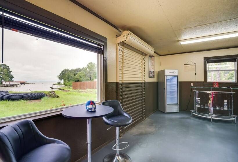 Onalaska Home W/ Game Room, Sunroom & Lake View!