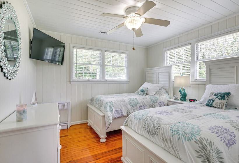 Walk To Ocean: Pearl Cottage In Atlantic Beach