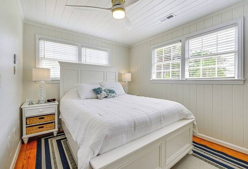 Walk To Ocean: Pearl Cottage In Atlantic Beach