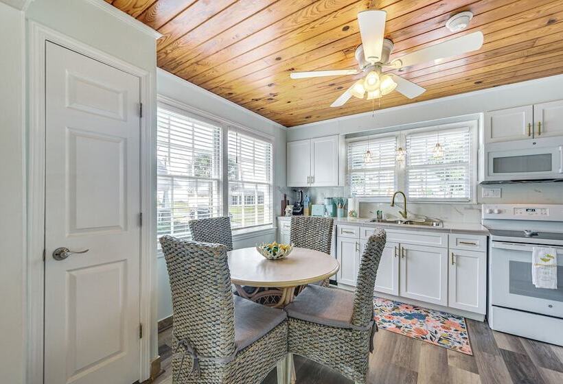 Walk To Ocean: Pearl Cottage In Atlantic Beach