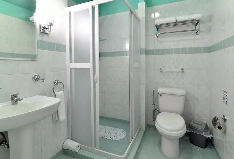 ペンション Hostal D'soto