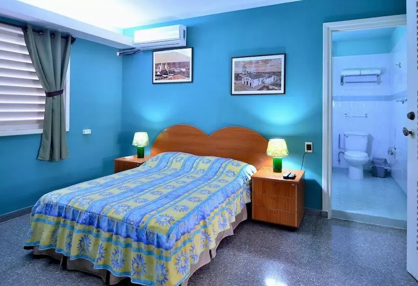 ペンション Hostal D'soto